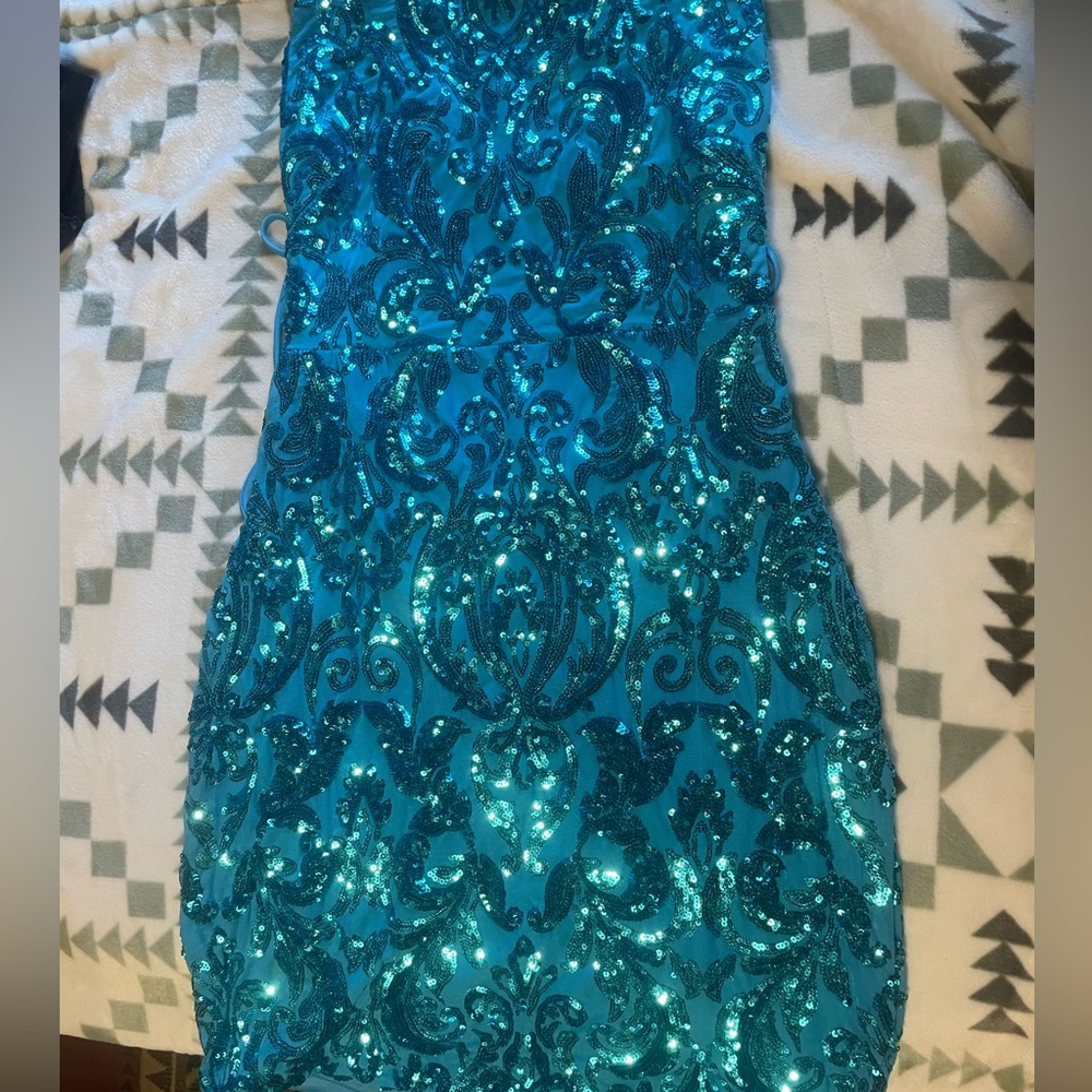 Windsor, size large, sequence with blue